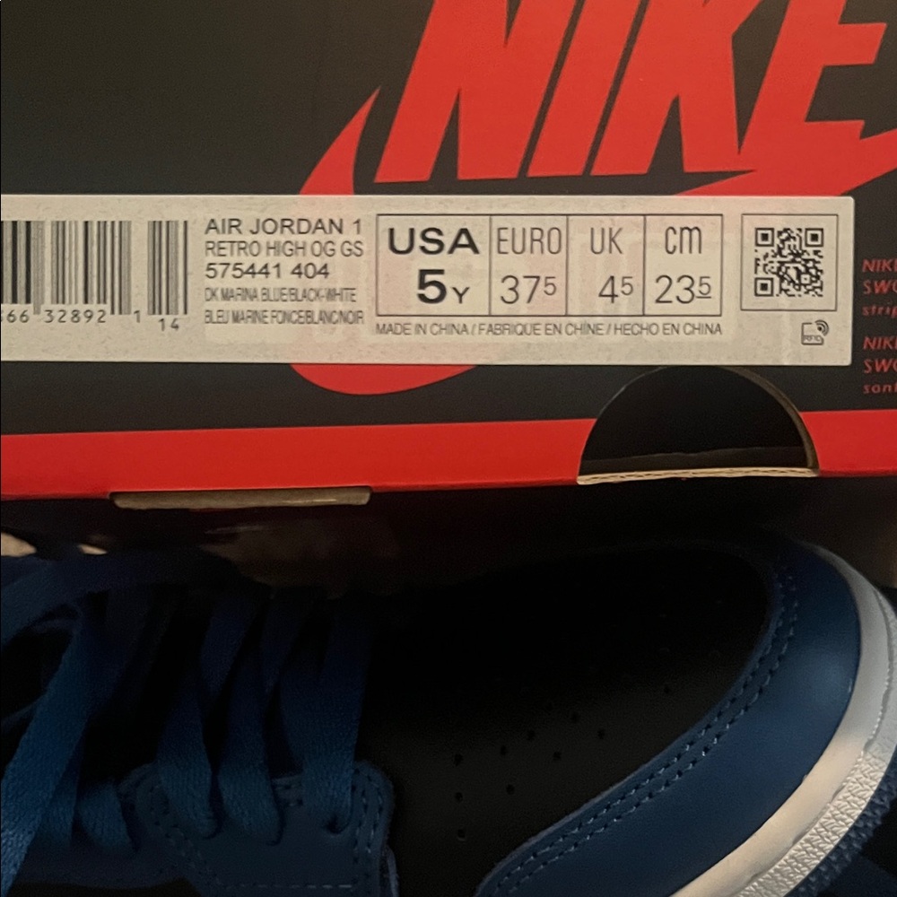 Nike Air Jordan 1 Retro Blue and Black Sneakers - Picture 2 of 4